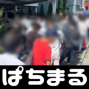 sepak bola champion Beberapa dengan kasar mengeluarkan Xiao Changqian dan Xiao Hailong dan putra mereka dari mobil